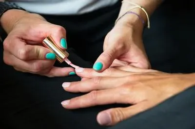 nails